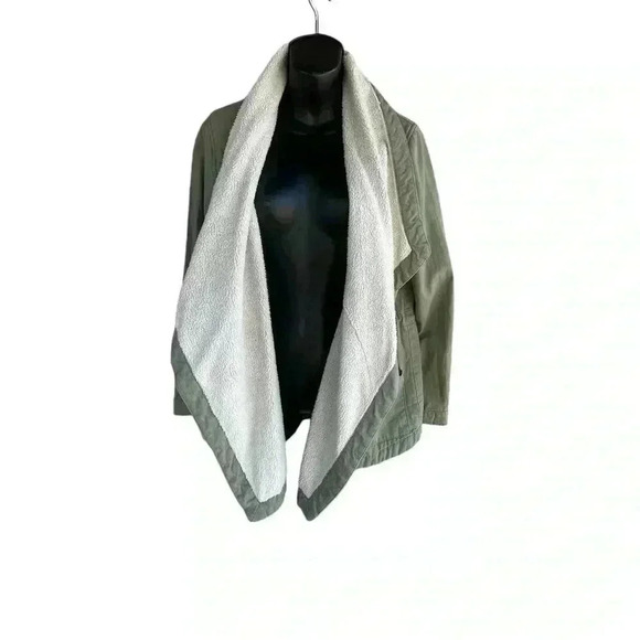 Unpublished women’s asymmetric fur fully lined navy green front pockets sz M - Picture 2 of 9